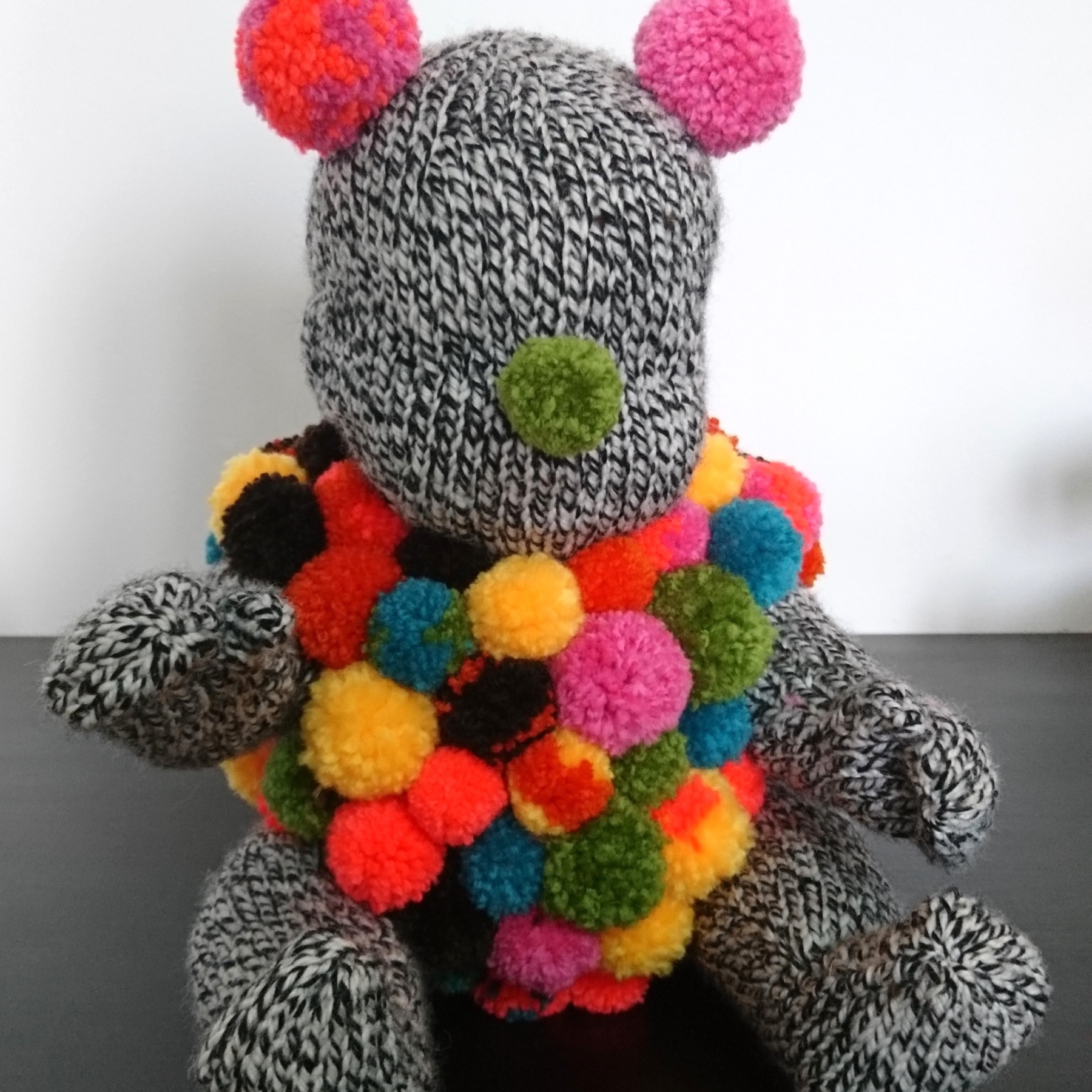 Bubble-Gum-Baby, sculpture made of wool, doll by contemporary artist Nanon Morsink