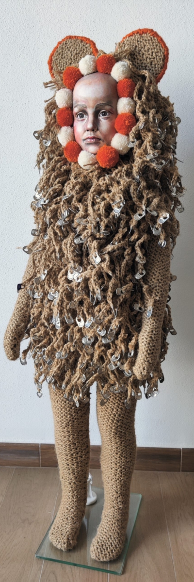 Sculptural work titled La Inocencia (De las tres virtudes de un artista) by contemporary artist Nanon Morsink, made from rope, wool, can tabs, and a doll.